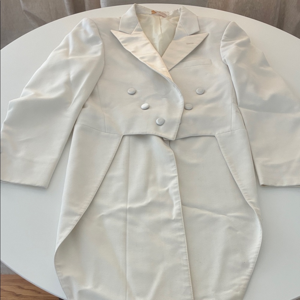 Elegant White Women's Tailcoat Blazer